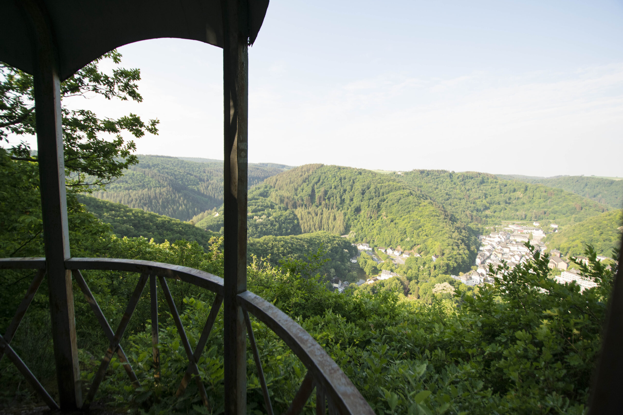 Hier sieht man den Blick aus dem Hohenzollernturm auf Bad Bertrich
